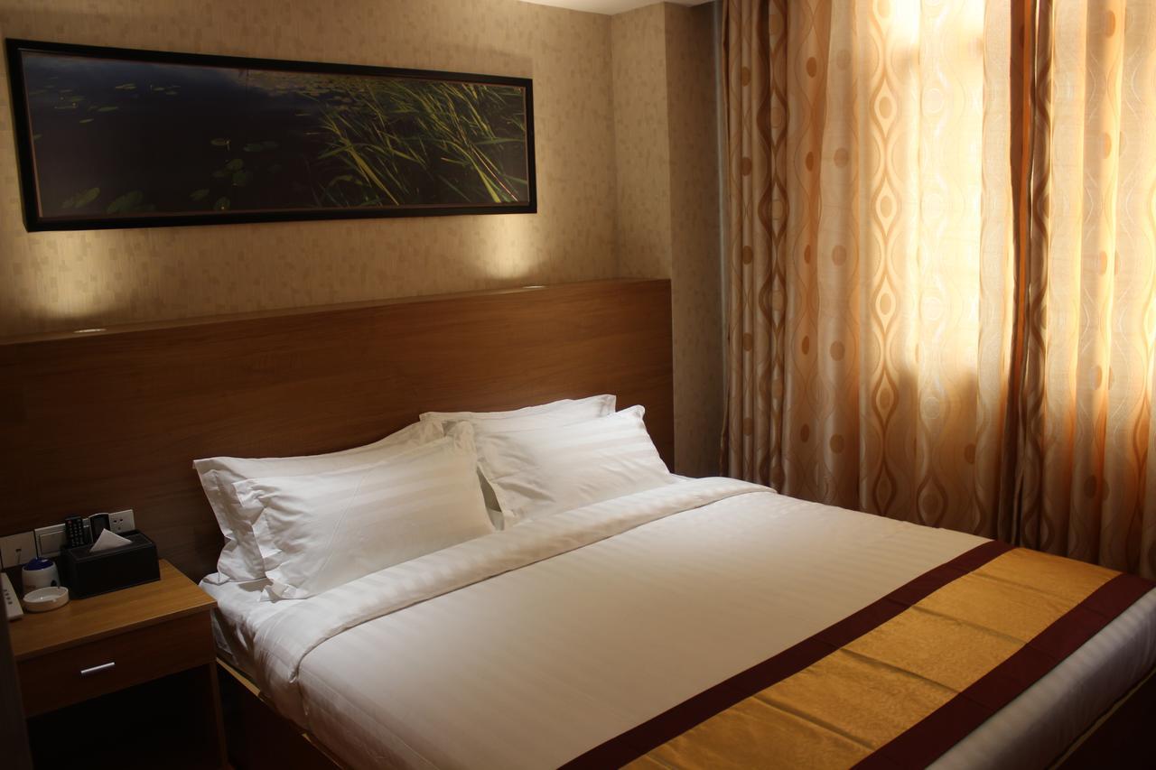 Deluxe Double or Twin Room - No Window